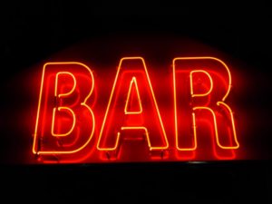 風営専門行政書士が見た、大阪でバーを開業して成功した人たちの共通点