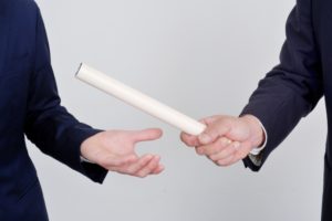 デリヘルで既存の店名やHPなどを引き継いで別の人が営業を開始する方法