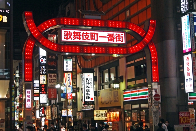 歌舞伎町キャバクラ花音に警察がドア破壊・強制捜査した件について
